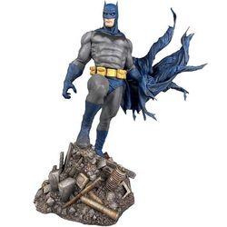 DC Gallery Batman Defiant PVC Diamore na playgosmart.cz